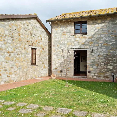 Vintage In With Swimming Pool Holiday home